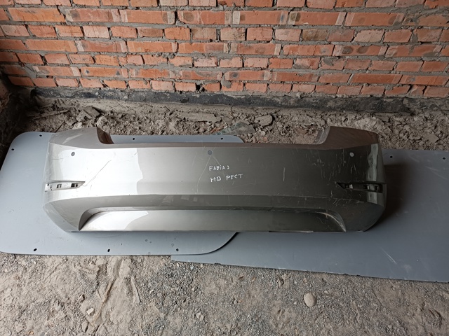 Буфер (бампер) задній 6V6807421F VAG