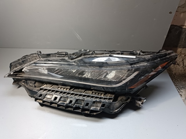 Основна фара в зборі ліва 8107048J20 TOYOTA