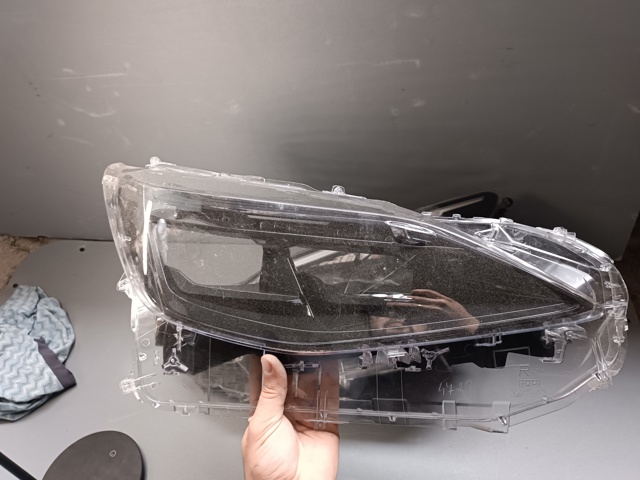 Права блок фара 811100DP50 TOYOTA