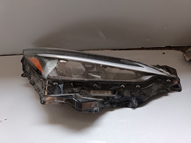 Фара правая 81110F6010 TOYOTA