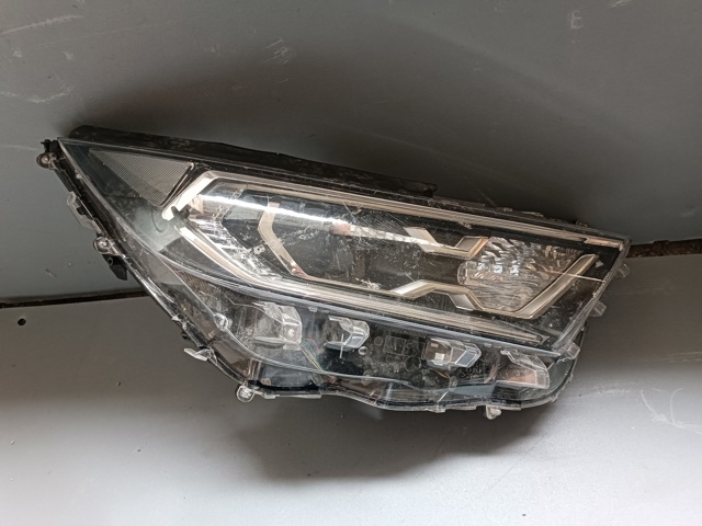 Фара правая 8114542A32 TOYOTA