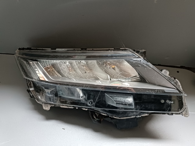 Фара основна права 8301D482 MITSUBISHI