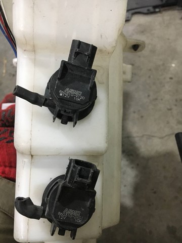 Насос омивача скла переднього 8603102451 MAZDA