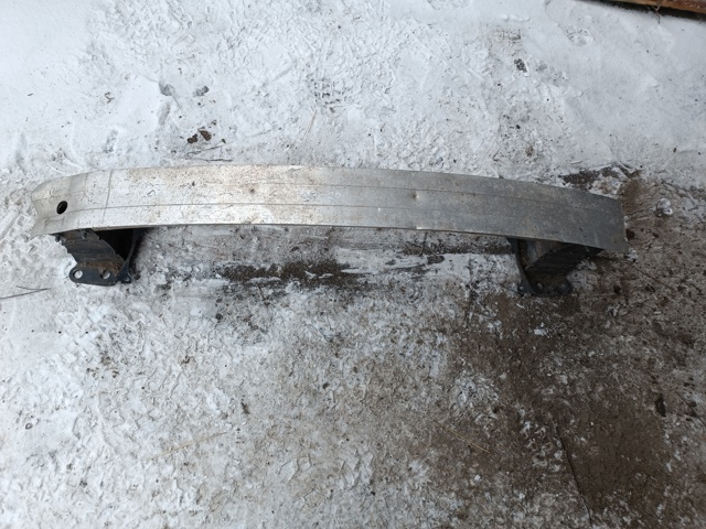 Балка бампера переднього 8P3807113A VAG