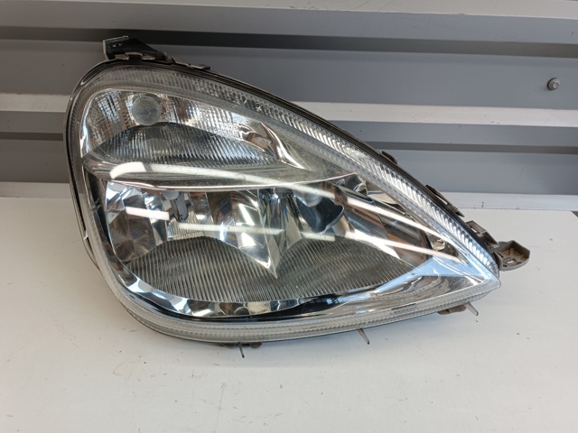 Фара передня права A1688201861 MERCEDES