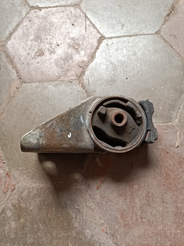 Задня опора двигуна B25D39040B MAZDA
