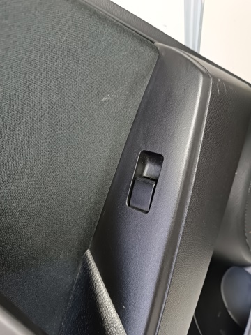 Кнопка підйомника переднього правого скла BBM266370 MAZDA