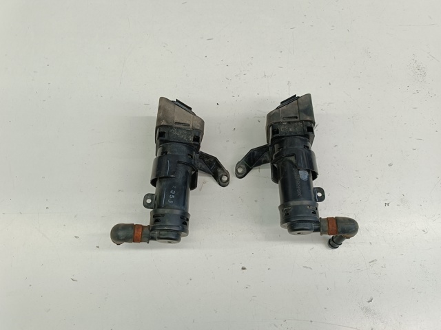 Форсунка омивача фари передньої, лівою BBP35182YA MAZDA