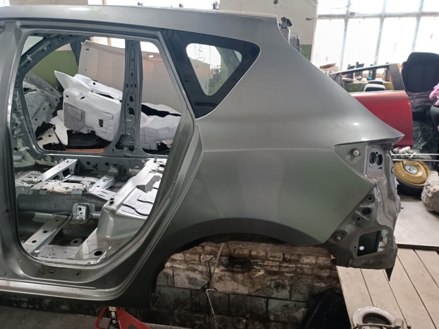 Бічна частина задня ліва BCY27141X MAZDA