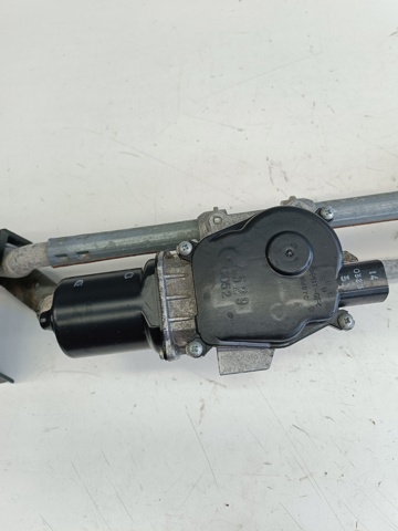 Двигун склоочисника лобового скла (трапеції) BHS26737X MAZDA