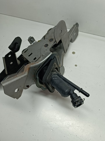 Циліндр зчеплення, головний BP4K41400E MAZDA