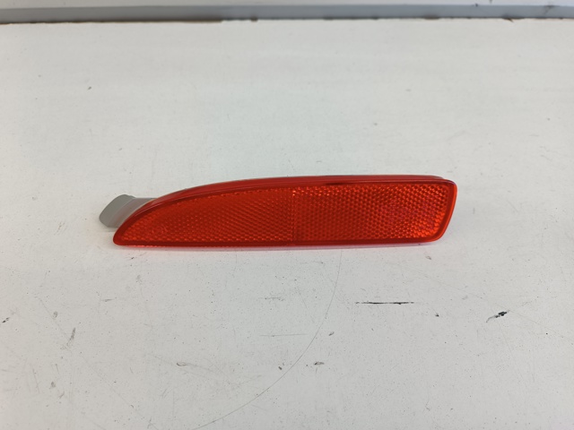 Правий катафот заднього бампера D350515L0E MAZDA