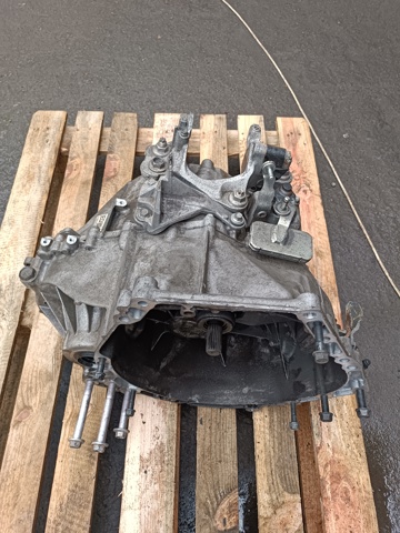 Коробка механіка в зборі D60403000 MAZDA