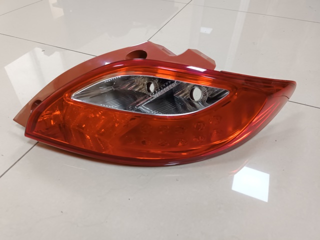 Ліхтар задній правий Mazda 2 II