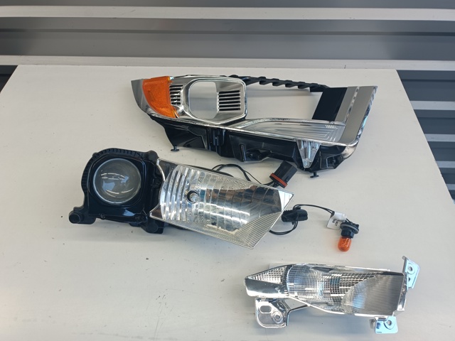 Фара основна права FT4Z13008A FORD
