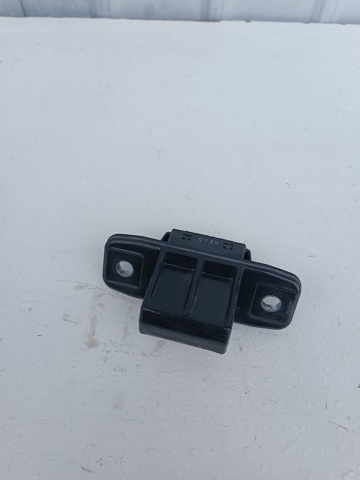 Кнопка приводу замка 3/5 дверей (ляди) / кришки багажника GHP9624B0 MAZDA