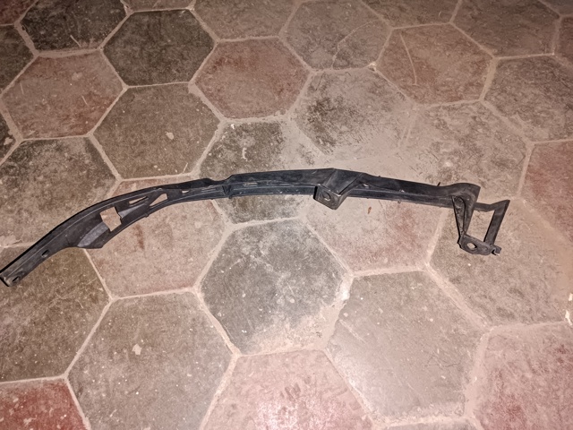 Праве кріплення переднього бампера GJ6A50151 MAZDA