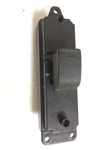 Кнопка вмикання двигуна склопідіймача передня права GS1D66370 MAZDA