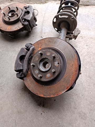 Маточина (передня) KD353304XC MAZDA