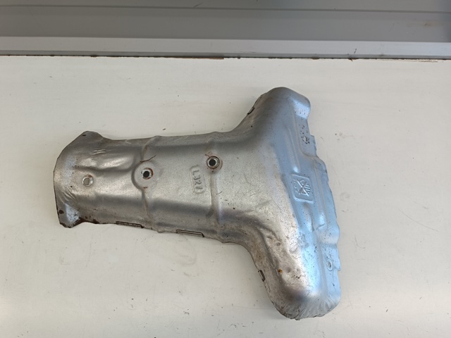 Кришка випускного колектора L32713390 MAZDA
