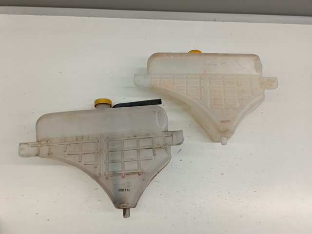 Водяний бачок системи охолодження L32715351B MAZDA