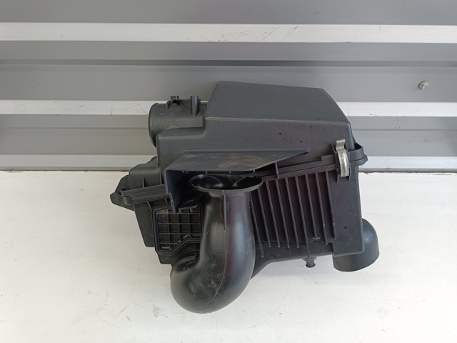 Корпус повітряного фільтра L81313320C MAZDA