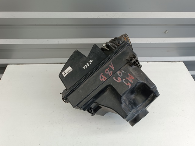 Корпус повітряного фільтра LF5013320B MAZDA