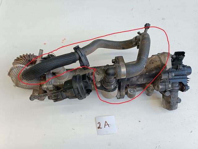Патрубок системи охолодження LR000943 LAND ROVER