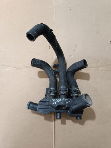 Патрубок системи охолодження LR005819 LAND ROVER