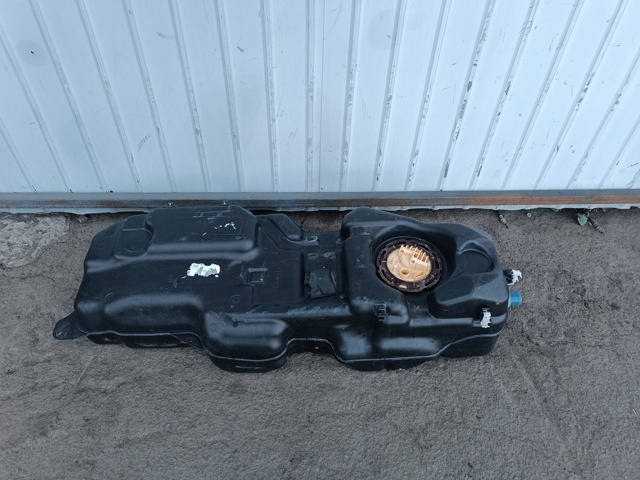 Бак паливний LR013746 LAND ROVER