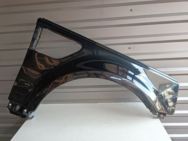 Переднє праве крило LR015036 LAND ROVER