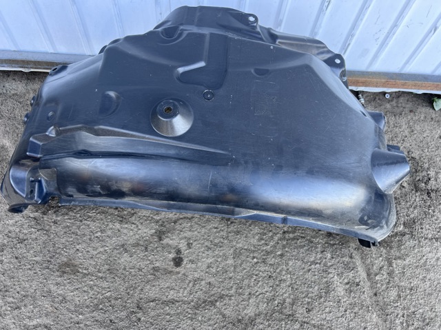 Підкрилок передній лівий LR015040 LAND ROVER
