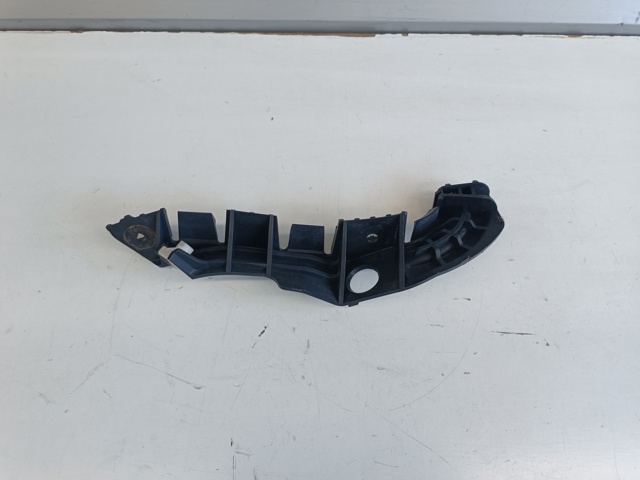 Кронштейн бампера переднього, правий LR015103 LAND ROVER