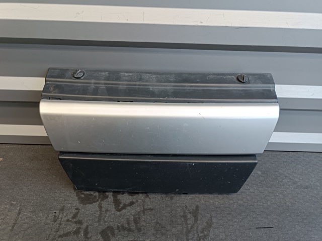 Накладка бампера заднього, центральна LR019170 LAND ROVER