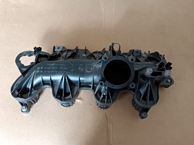 Колектор впускний LR019987 LAND ROVER