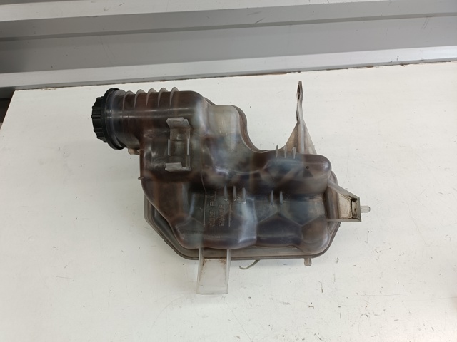 Водяний бачок системи охолодження LR020367 LAND ROVER