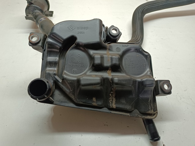 Масловіддільник газів LR025914 LAND ROVER
