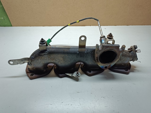 Газопроводи (колектор випускний) LR057194 LAND ROVER
