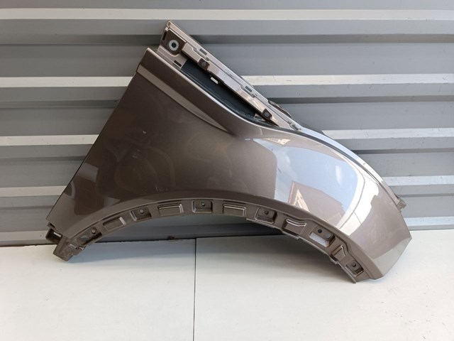 Переднє праве крило LR066922 LAND ROVER