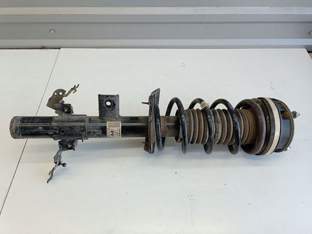 Стійка задня права LR070942 LAND ROVER