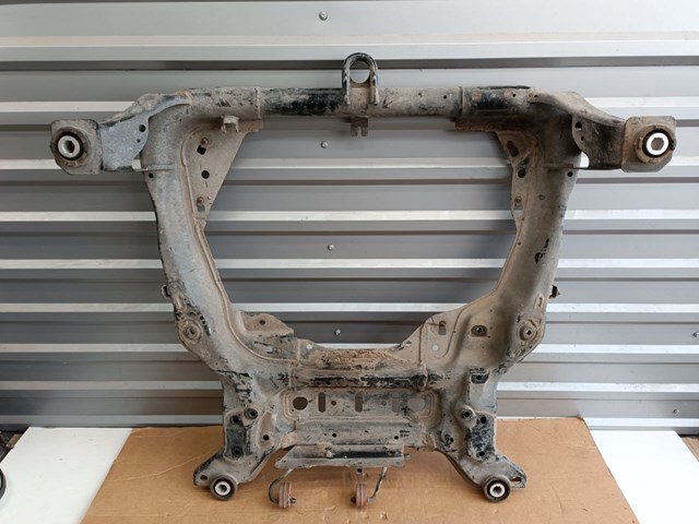 Передня балка LR072058 LAND ROVER