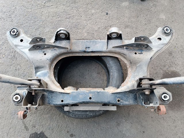 Балка задньої підвіски, підрамник LR072077 LAND ROVER