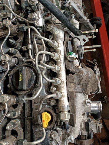Паливна рампа SH0113GC0 MAZDA