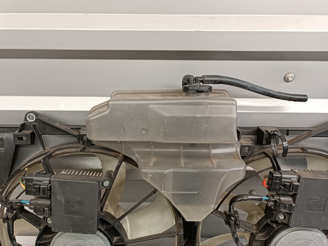 Бачок системи охолодження двигуна розширювальний SH0115351 MAZDA