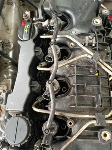 Форсунка дизельна в зборі, розпилювач + тримач Y60613H50 MAZDA