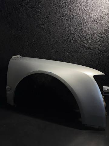 Переднє праве крило 4E0821106K VAG