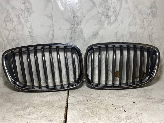 Решітка радіатора права 51112993308 BMW