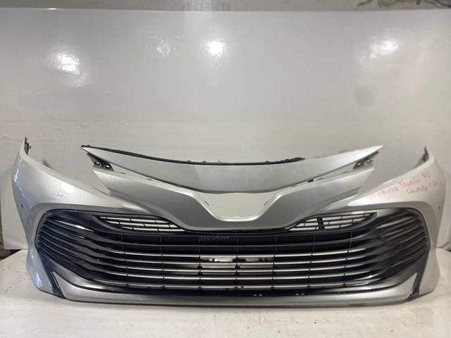 Решітка переднього бампера, центральна 5310206240 TOYOTA