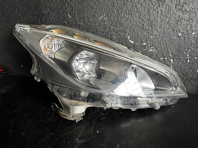 Фара передня права 9810805880 PEUGEOT