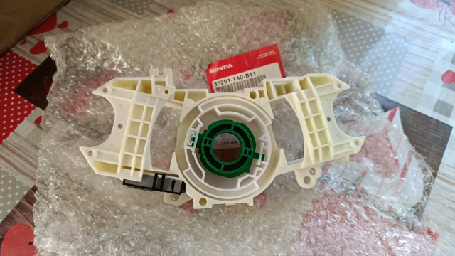 Перемикач підрульовий, центральна частина 35251TA0B11 HONDA